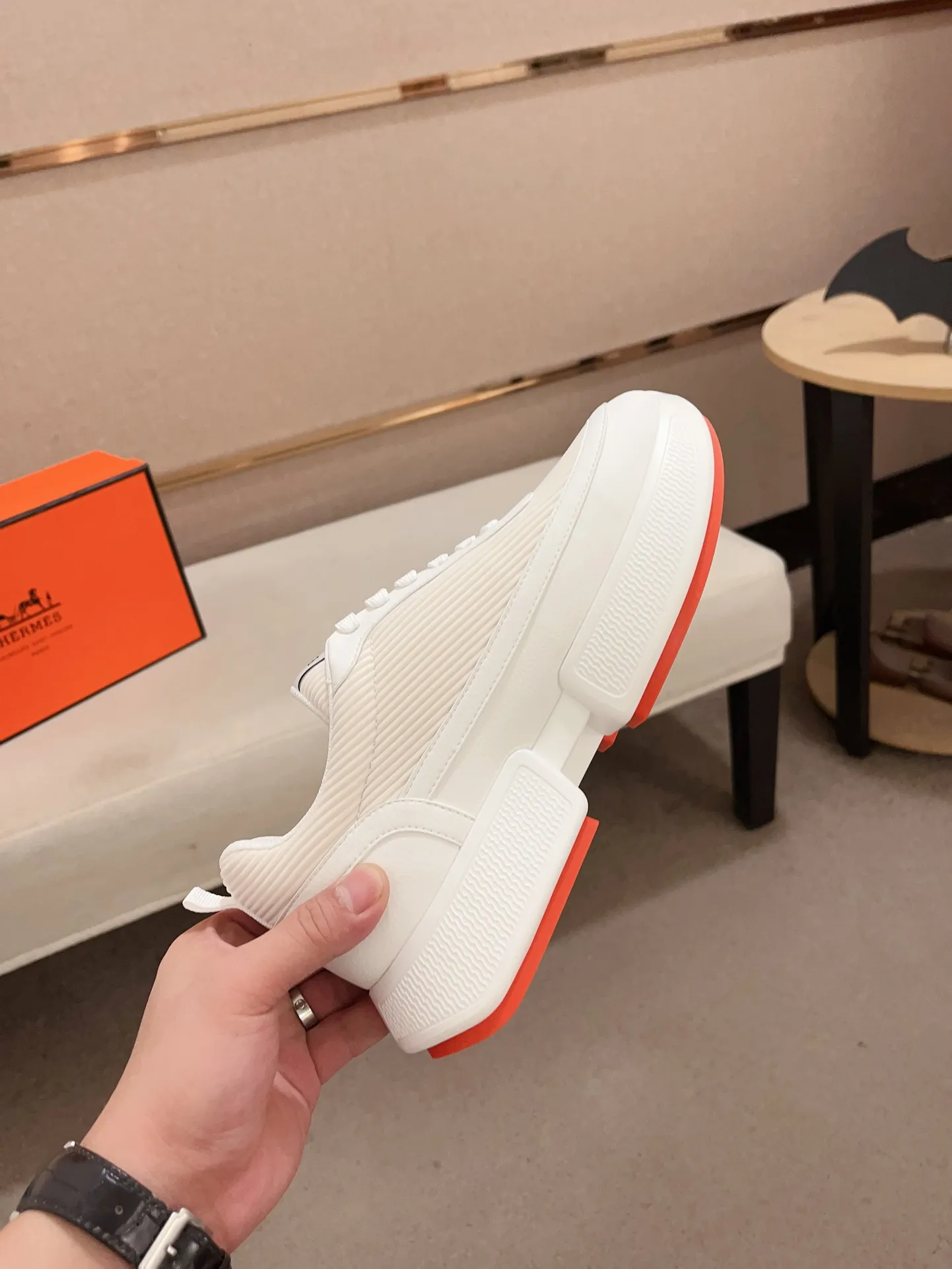 Men's clothing and shoes💰: 440💰《HERMES》【Classic original single version】Hermès; top 🔝purchasing agent🔍🔍men's latest 🇺🇸 counter sales simultaneously, imported from Italy original ▲▲cowhide ▲▲ (high-end, nobility, class) ) Exquisite workmanship (Italian 🇮🇹 imported water-dyed 🐂 cowhide lining) sole: original sole provided by the original factory, ⚠️exclusive double-layer activity·TPR·rubber·combined molded outsole; super comfortable·wear-resistant·non-slip·environmental protection The real thing is more beautiful if you take the real thing (high quality, follow the order). You can enter and exit the counter at will * Number of yards: 38-44 (45 can be customized and cannot be returned or exchanged)